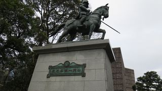 初代城主の立派な像