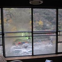 客室からオープンな砂湯が見えます