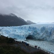 ペリートモレノ氷河とアルゼンチン湖をつなぐ水路