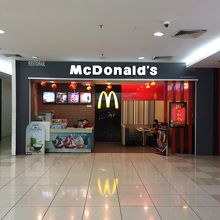 メガモールのマクドナルド