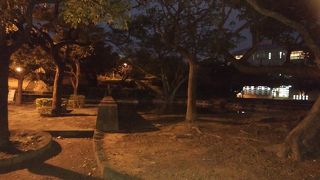 いろいろの施設が集まっている