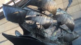 デ･リーフデ号のモニュメントがあります。