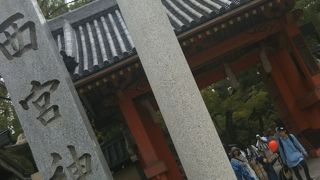 広く静かな神社