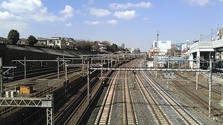 電車が行き交う様を上からノンビリ眺められるスポット