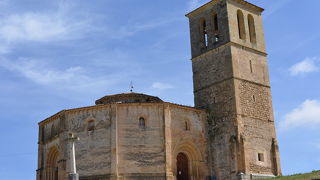 非常に変わった形態をした教会