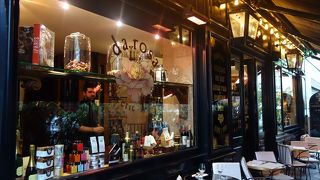 サン・ジェルマンのセーヌ通りにあります。となりがグロム。