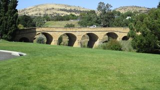 今も使用されているオーストラリア最古の石橋です。