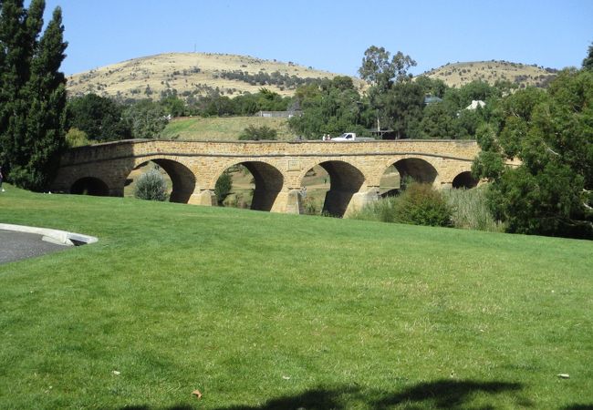今も使用されているオーストラリア最古の石橋です。