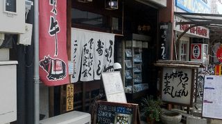 伊賀鉄道上野市駅前のロータリーに面する食堂