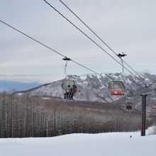 リフトの向こうには北アルプスが