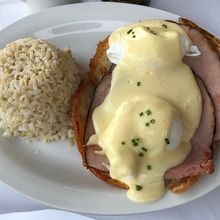 ISLAND EGGS BENEDICT 