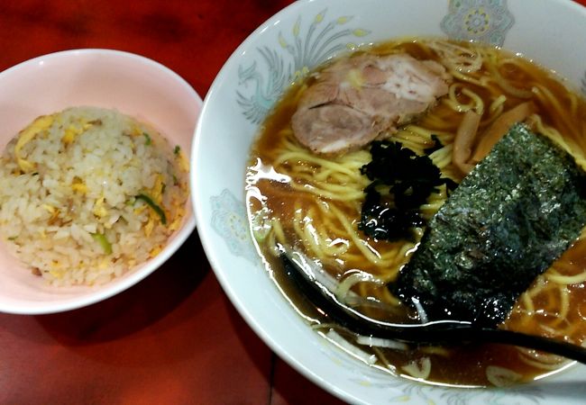 醤油ラーメンとミニチャーハンセット