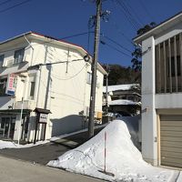 バス停２階を出ると、目の前です。