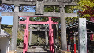 城の中に小さい神社