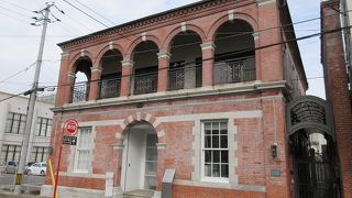 イタリアを思わせる美しいレンガ造りの外観。