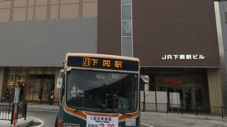 下関駅から唐戸、長府方面へは便数も多く利用しやすいです。