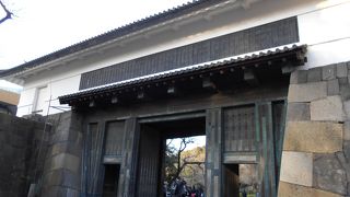 北の丸公園にある立派な門です☆