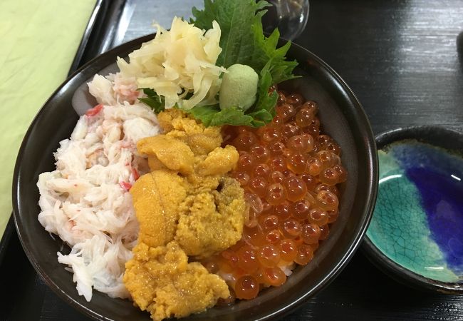 海鮮丼がリーズナブルに食べれました。