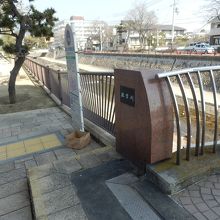 住吉川　　住吉橋，写真上がJR住吉駅方面、下が阪神魚住駅