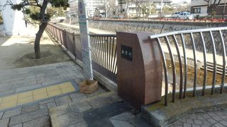 晴天時は清流、豪雨時は激流になる暴れ川