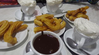 チュロスはサクサク♪　ホットチョコはミニサイズあり