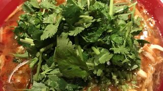 パクチー追加がオススメ！美味しい酸辣湯麺！