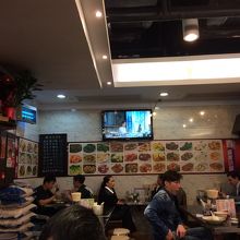 近頃東京でも良く見る中国料理の店の雰囲気