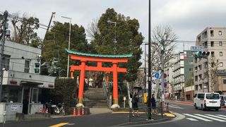 馬場下門にある穴八幡宮