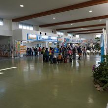 かなり騒がしい。