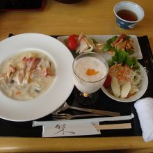 地元の食材が詰まったセットです