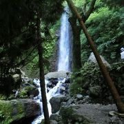 昔話のように、滝の水がお酒だったらなー