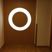 清潔な館内。男湯入口。