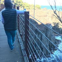 思わず手すりをつかんでしまうほどスリリング！