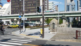 石灯籠のような照明が秀逸です。