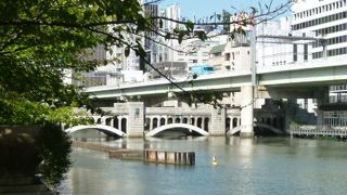 堂島川にかかる橋の一つ。