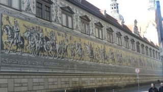 ザクセン州３５君主の絵画壁