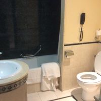 狭いバスルーム