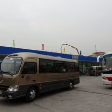 ツアーバスは15人乗りくらいのこのタイプが多い