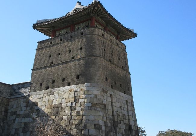 韓国の国宝に指定されている貴重な建築です。