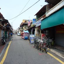 道幅は狭いですが交通量も少ないです