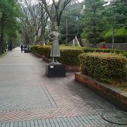 入船山記念館や美術館に沿った通りです