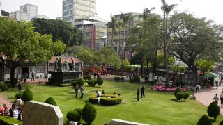 台北から高雄へ行く少し手前にある台南です。