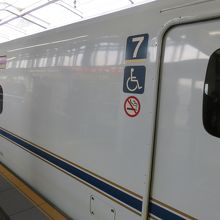 ８両編成なので、少し混みます