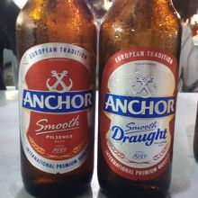 ローカルビールと言って出てきたアンカービール。薄い。。