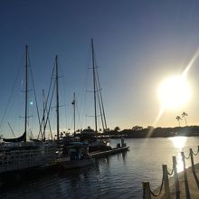 ハーバーのほうから海側からパークに向かう