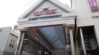 寄席が楽しめる「七福座」があります