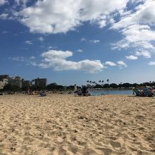 ビーチで昼寝。