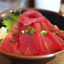 まぐろ丼小