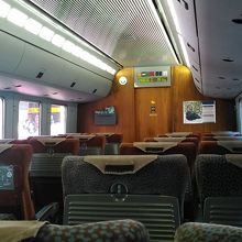 車内は空いています