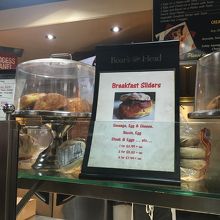 朝食メニューもあり